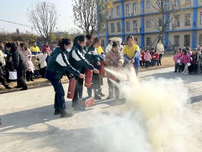 【越·广水】武胜关镇中心幼儿园开展消防演练活动