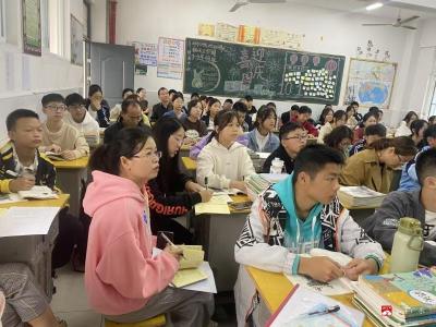 【阅·广水】十里中心中学开展“推门听课”教研活动