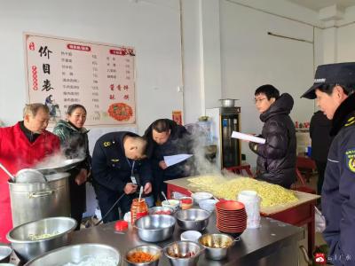 【春节我在岗】市市场监管局：美食千百味  安全第一位