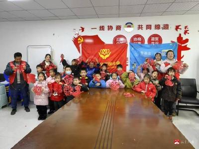 【阅·广水】窗花非遗飞进服务站 剪出社区“一小一老”情