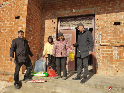 【悦·广水】余店镇：乡贤情系家乡  爱心年货温暖贫困群众