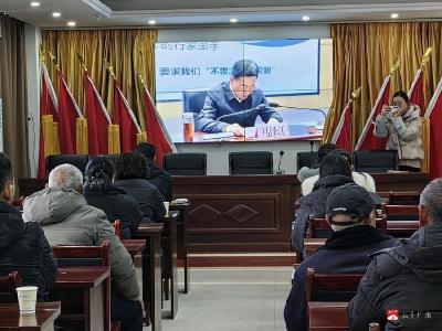 【越·广水】广水志愿者化身社区“美容师”开展“清洁家园”活动