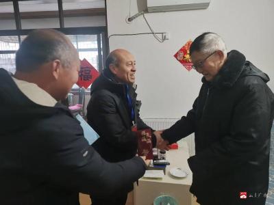 【越·广水】市实验高中节前看望慰问退休老干部
