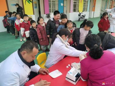 【阅·广水】关庙镇中心幼儿园开展幼儿健康体检活动