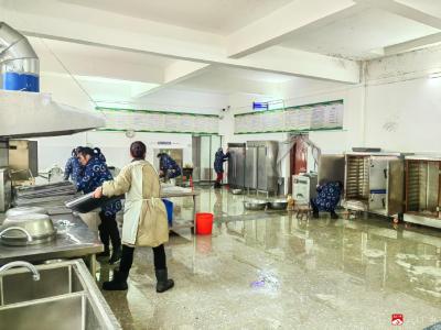 【越·广水】太平镇中心小学开展春季开学食堂卫生大清扫活动