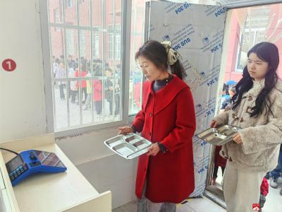 【阅·广水】太平镇中心小学开展家长陪餐，体验数字食堂刷脸消费获赞
