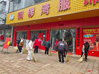 【李店镇第十三期“清洁家园”行动】 精心清洁每一角，尘埃退去显真章！
