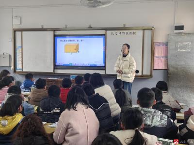 【阅·广水】长岭镇中心小学：同课异构促成长 生本课堂展新姿