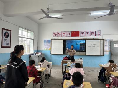 【阅·广水】城郊北斗中心小学借乡贤返乡之际助力学生成长