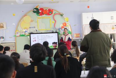 【阅·广水】以爱为引，共见成长——华师广水附属幼儿园开展班级家长会活动