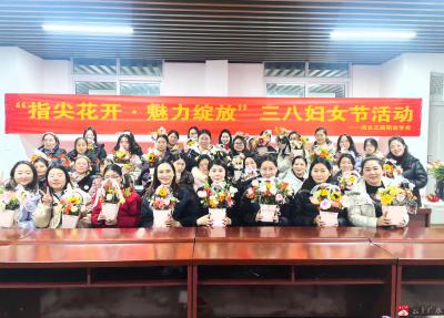 【越·广水】“指尖花开，魅力绽放”—湖北正路职业学校举办妇女节插花活动