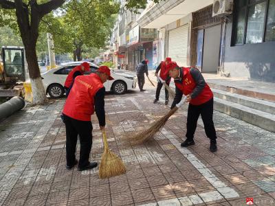 【悦·广水】市医保局：弘扬雷锋精神 清洁家园环境