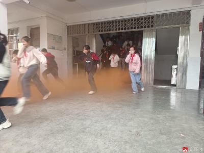 【阅·广水】骆店镇中心小学开展消防疏散演练暨灭火器使用培训活动