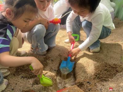 【阅·广水】沙池趣时光，自主乐成长——广办中心幼儿园开展沙池自主游戏活动