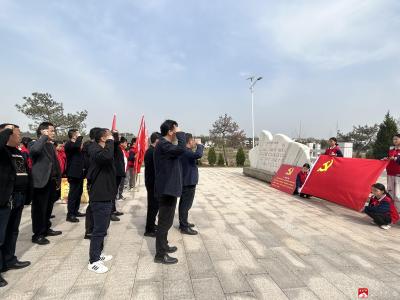 【越·广水】关庙镇中心中学：清明祭英烈  厚植家国情