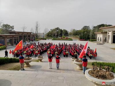 【阅•广水】缅怀先烈寄哀思，红色基因永相传——城郊中心小学清明节祭扫活动