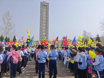 【阅•广水】吴店镇中心小学举行清明祭扫烈士墓活动