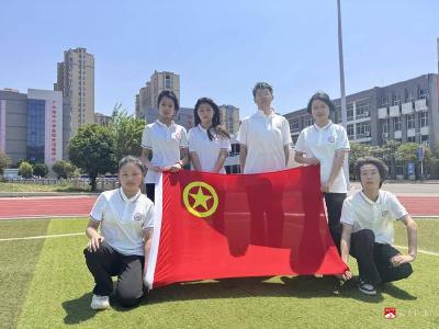 【阅·广水】青春心向党 团旗映初心 湖北正路职业学校开展“五四青年节我与团徽团旗合个影”主题活动