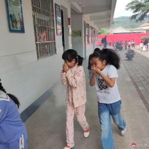 【阅·广水】武胜关镇中心小学教联体孝子店校区开展消防演练 共筑校园安全防线