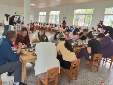 【阅·广水】透明厨房 安心“食”光——十里中心幼儿园举行食堂开放日活动