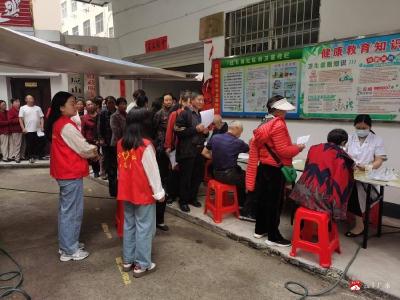 【新时代文明实践】红石坡社区：爱心义诊进社区，为民服务暖人心
