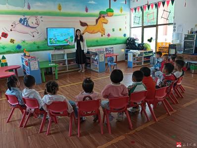 【阅·广水】“展童年之美 育劳动之乐——十里中心幼儿园开展劳动节主题教育