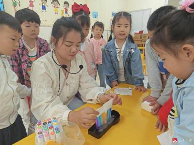 【阅·广水】探秘科学世界，见证色彩“爬坡”——广办三小教联体西河幼儿园开展科学实验活动  