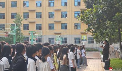 随州：广水市育才高中开展青春期女生安全教育活动