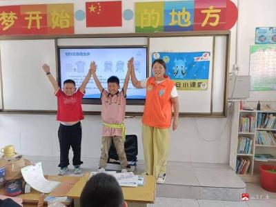 【阅·广水】应办三小：义工进校园，护童保安全