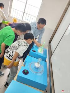【阅·广水】市科学技术协会到关庙镇中心小学开展“流动科技馆进校园”活动