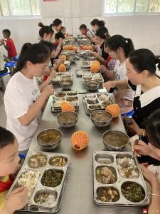 【阅·广水】城郊应台小学：家长陪餐共筑食品安全防线