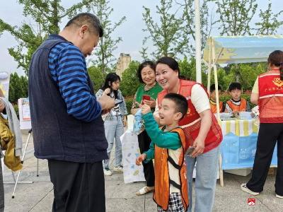 【阅·广水】“童趣摊主•为爱吆喝”广水萌娃点燃公益热情