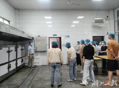 【越·广水】广办一小开展“家长开放日‘食堂欢迎您’”活动