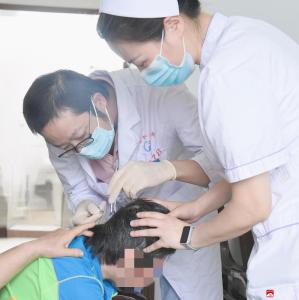 超暖心！广水一医院医护上门为患者拆线服务