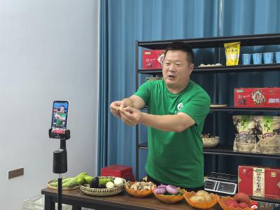 【越·广水】吴店镇强村兴社之话发展：乡情叔侄勇闯“电商圈”