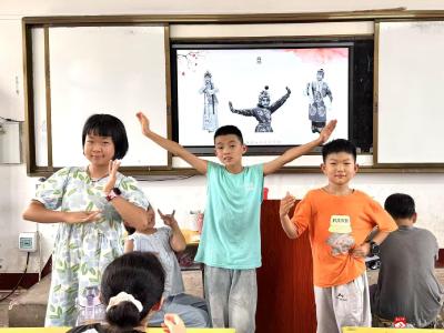 【越·广水】五彩脸谱秀！驼子小学萌娃体验京剧魅力