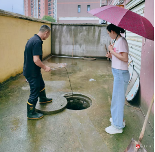 【悦·广水】【我为群众办实事】实践活动：八一社区助力疏通下水道 居民“堵心”化“舒心”