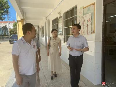 【越·广水】广水市青创协会一行慰问郝店镇关店中心小学支教大学生