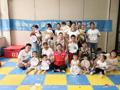 【越·广水】双桥社区儿童服务站幼儿撕纸撕成了“七彩树”