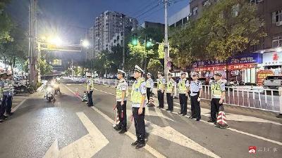 【越·广水】广水交警：夜查酒驾“不降温”