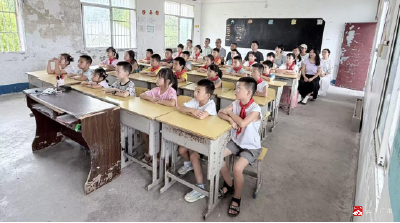 【越·广水】蔡河镇黄土中心小学：观看阅兵式 聆听强国音