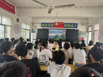 【越·广水】李店镇中心中学组织全校师生观看“9.3”阅兵式