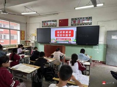 【越·广水】“小达人”诵读、“啄木鸟”纠错——陈巷镇中心小学多彩活动助推广普通话普及
