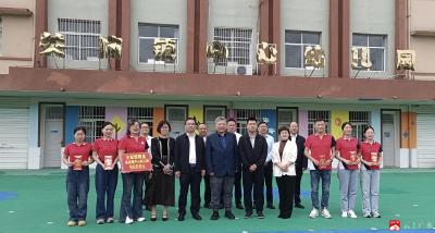 桑梓情深系教育 奖教励学谱新篇  ——关庙镇中心中学优秀校友王宏返校举行奖教金颁发仪式