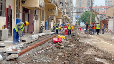 【越·广水】建设者“双节”坚守一线 老旧小区改造“加速跑”