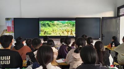 【越·广水】重温峥嵘岁月点燃爱国豪情——余店镇中心中学举行爱国主义观影活动