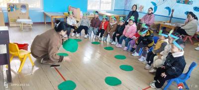 【越·广水】蔡河镇中心幼儿园小班开展《小青蛙回家》音乐示范课