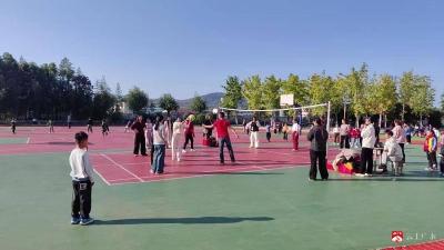 【阅·广水】武胜关镇中心小学组织教职工参加气排球比赛
