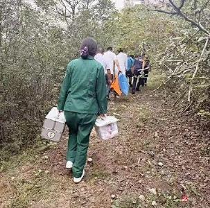 【越·广水】广水市王姓村民深山不慎摔倒，中医医院徒步5小时紧急救援
