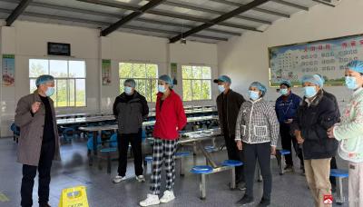 【越·广水】“食”刻守护，“味”爱同行——太平镇红旗中心小学家长开放日走进食堂  “食”刻守护，“味”爱同行——太平镇红旗中心小学家长开放日走进食堂  